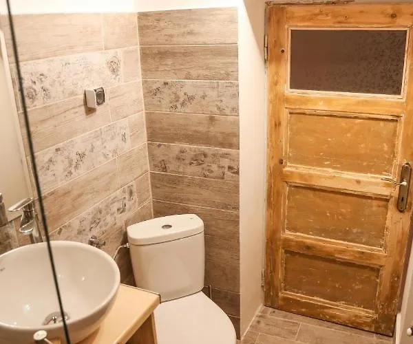 Apartamentul 16 Apartment *